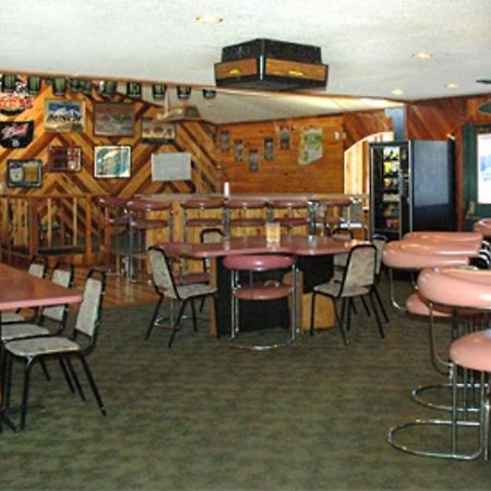 Zellar'S Village Inn Newberry Extérieur photo