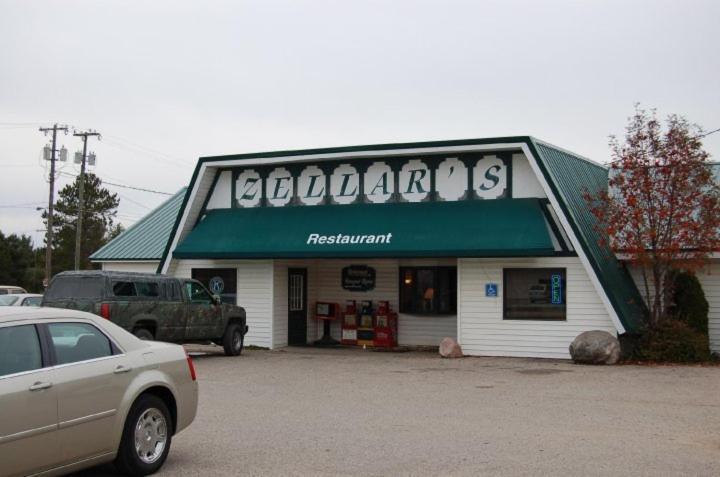 Zellar'S Village Inn Newberry Extérieur photo