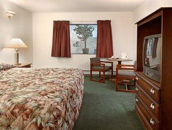 Zellar'S Village Inn Newberry Extérieur photo