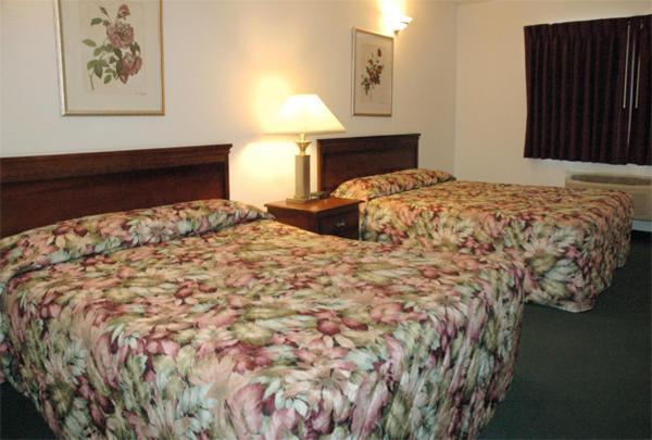 Zellar'S Village Inn Newberry Chambre photo