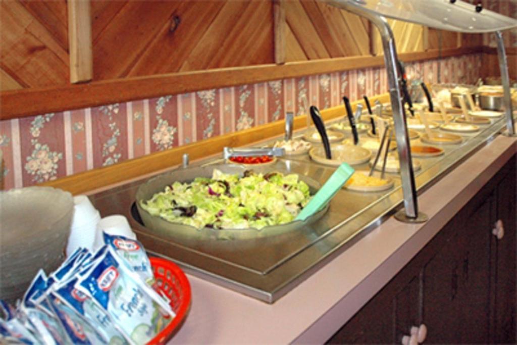 Zellar'S Village Inn Newberry Extérieur photo